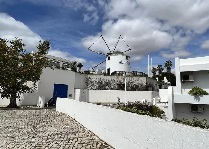 Sunset With Pool By Homing *